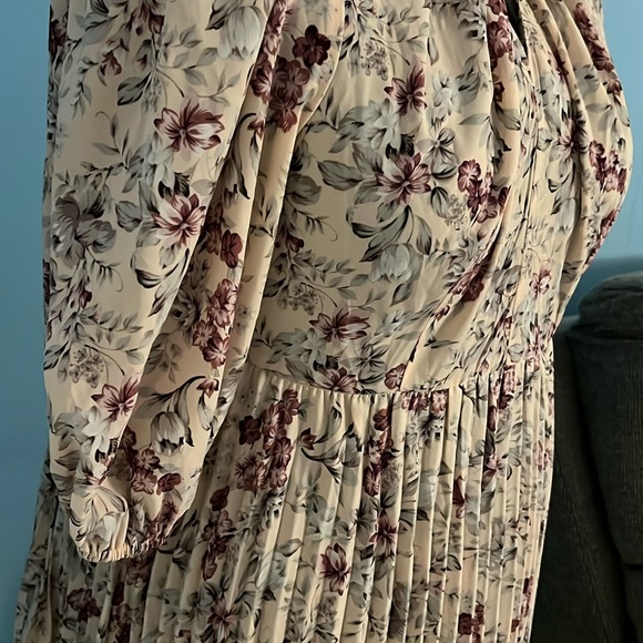 Floral Pleated Maxi Dress * Back Zipper Elastic Sleeves Keyhole * SHEIN Curve 3X - Picture 4 of 12